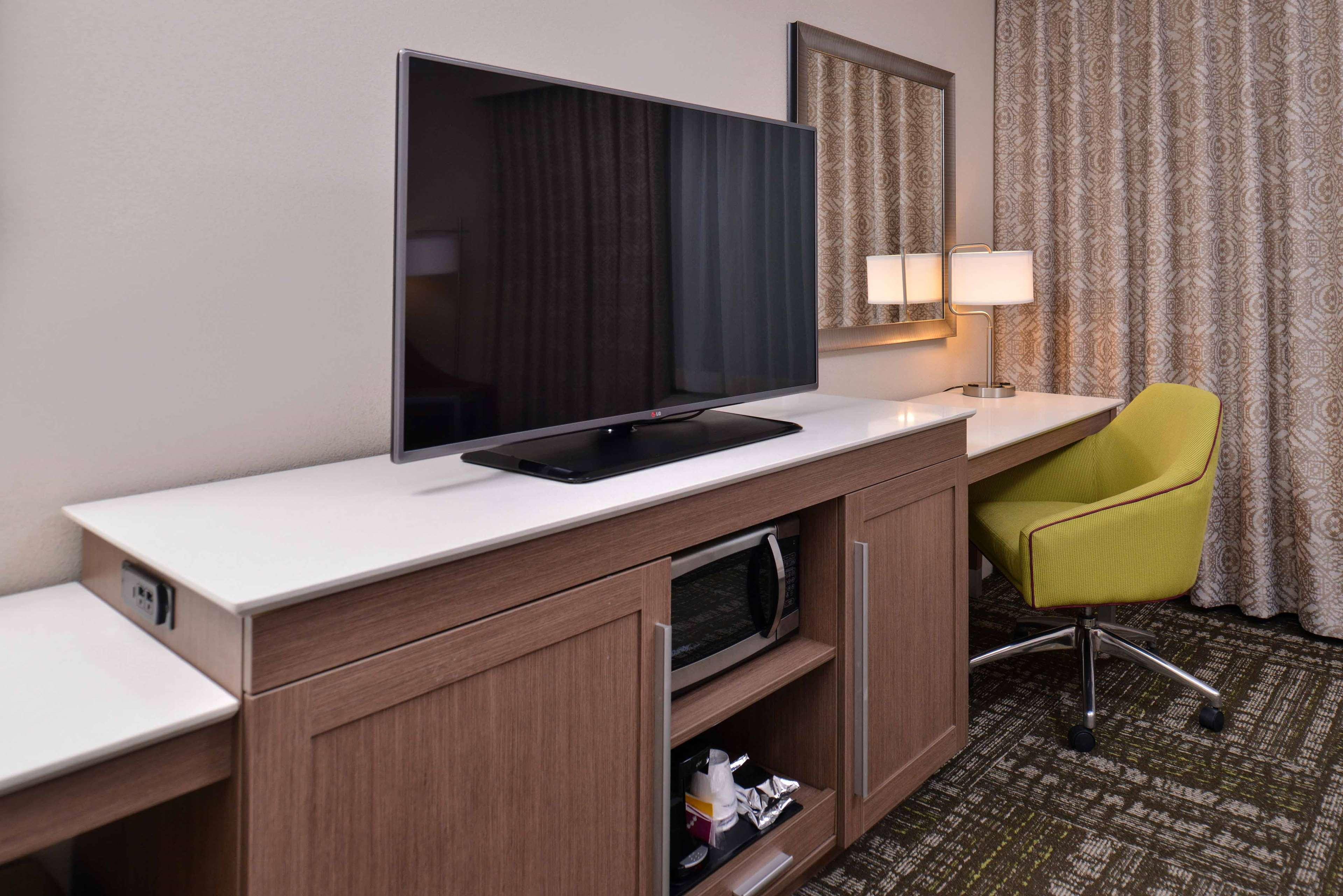 Hampton Inn & Suites Dallas Market Center Ngoại thất bức ảnh