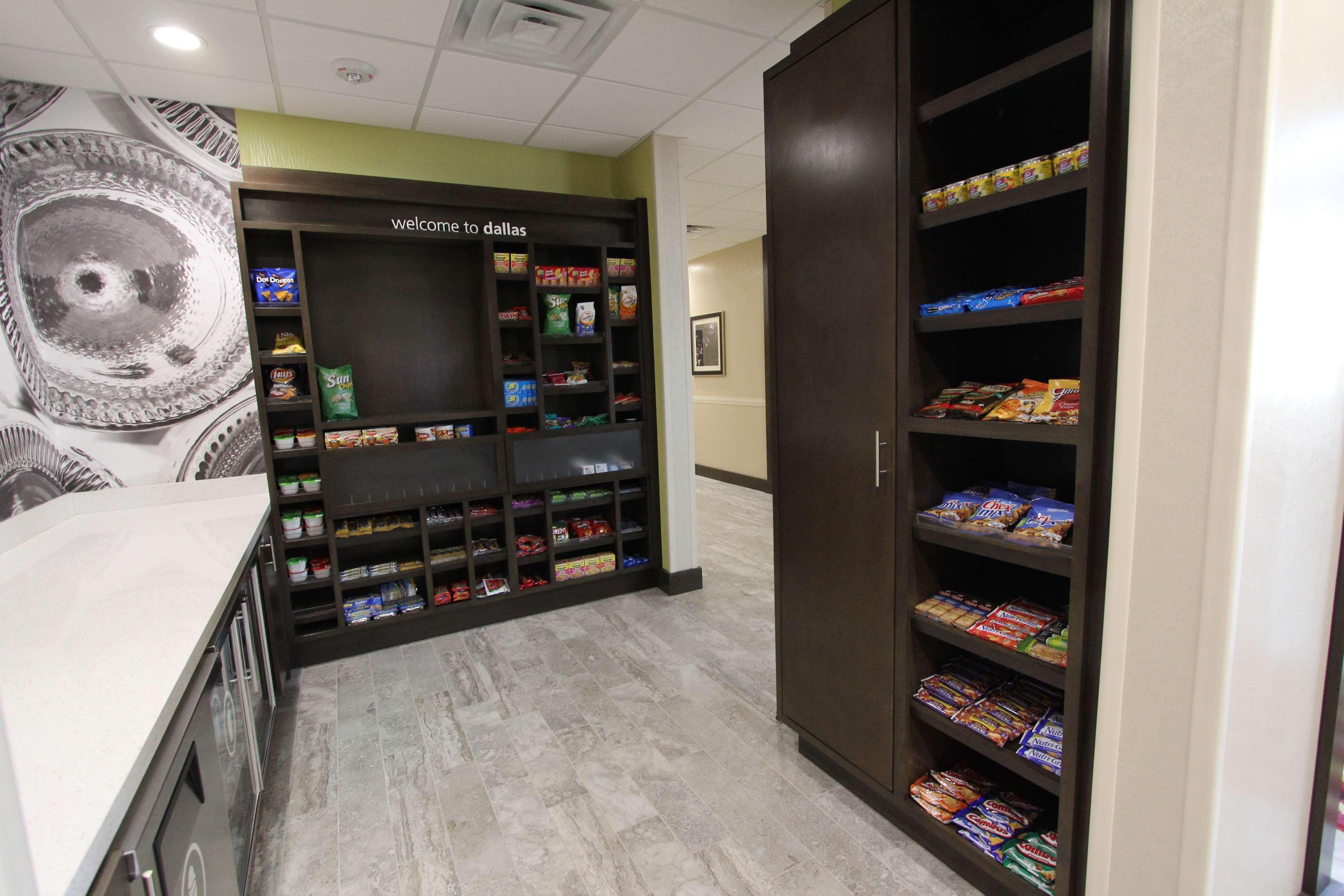 Hampton Inn & Suites Dallas Market Center Ngoại thất bức ảnh