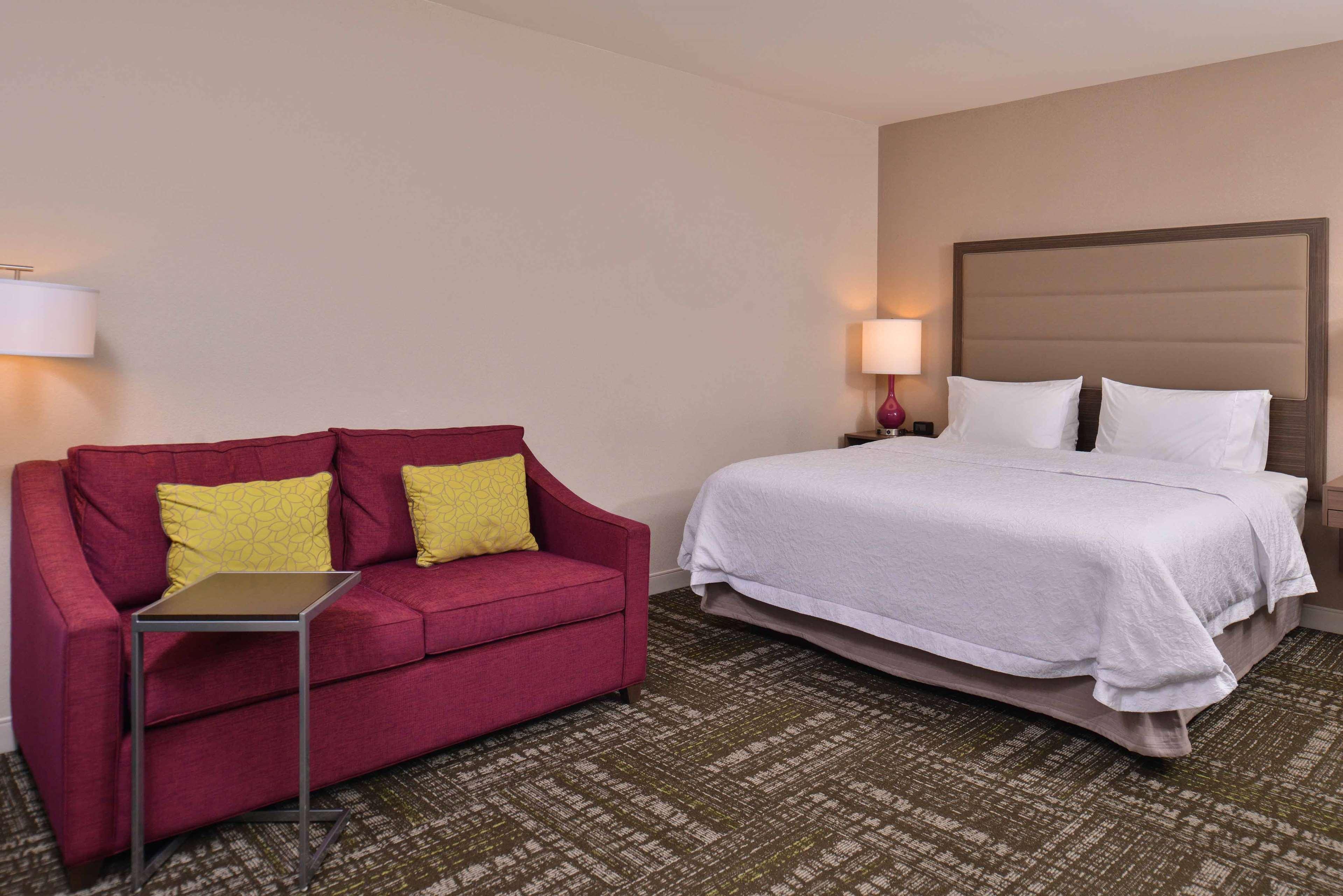 Hampton Inn & Suites Dallas Market Center Ngoại thất bức ảnh
