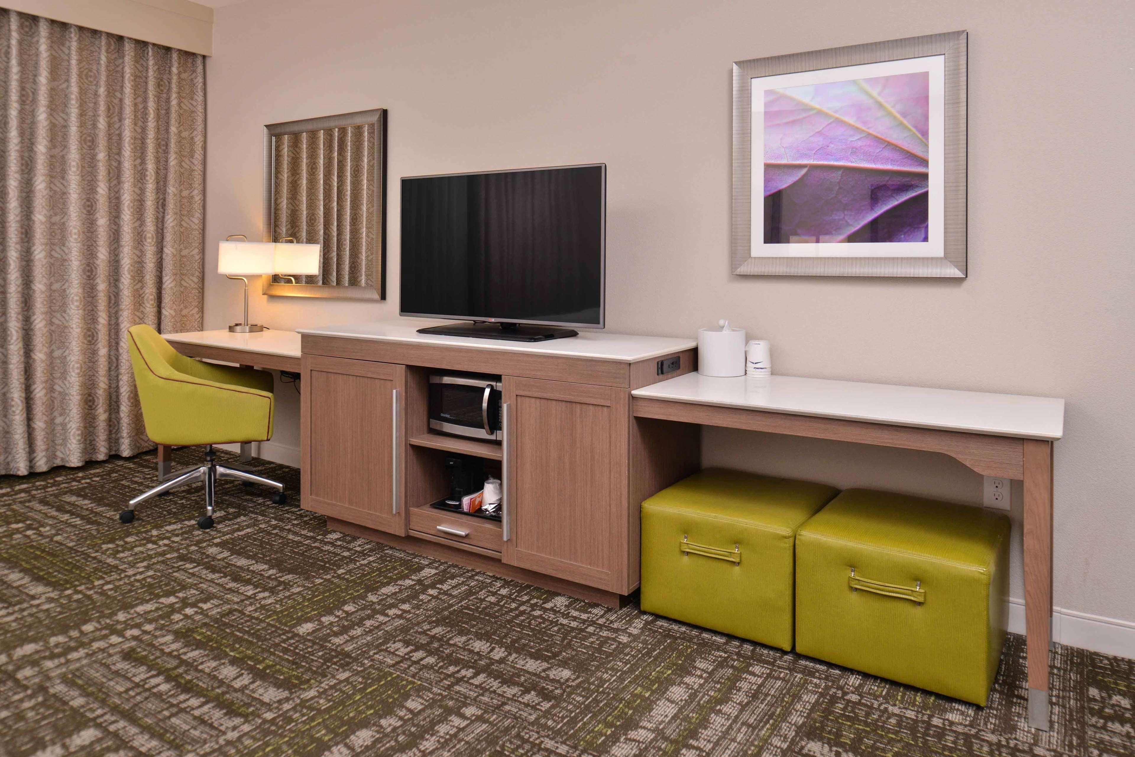 Hampton Inn & Suites Dallas Market Center Ngoại thất bức ảnh