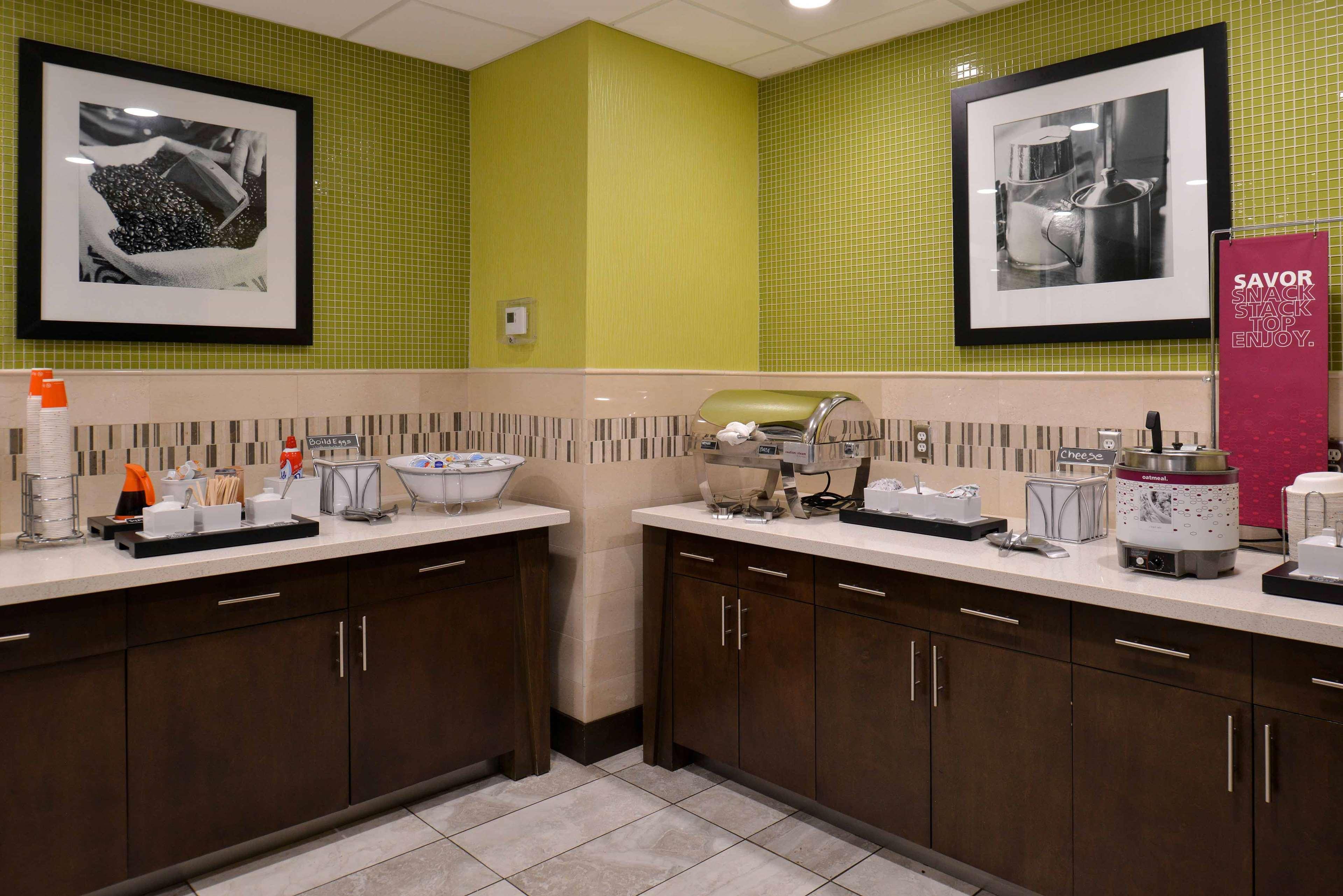 Hampton Inn & Suites Dallas Market Center Ngoại thất bức ảnh