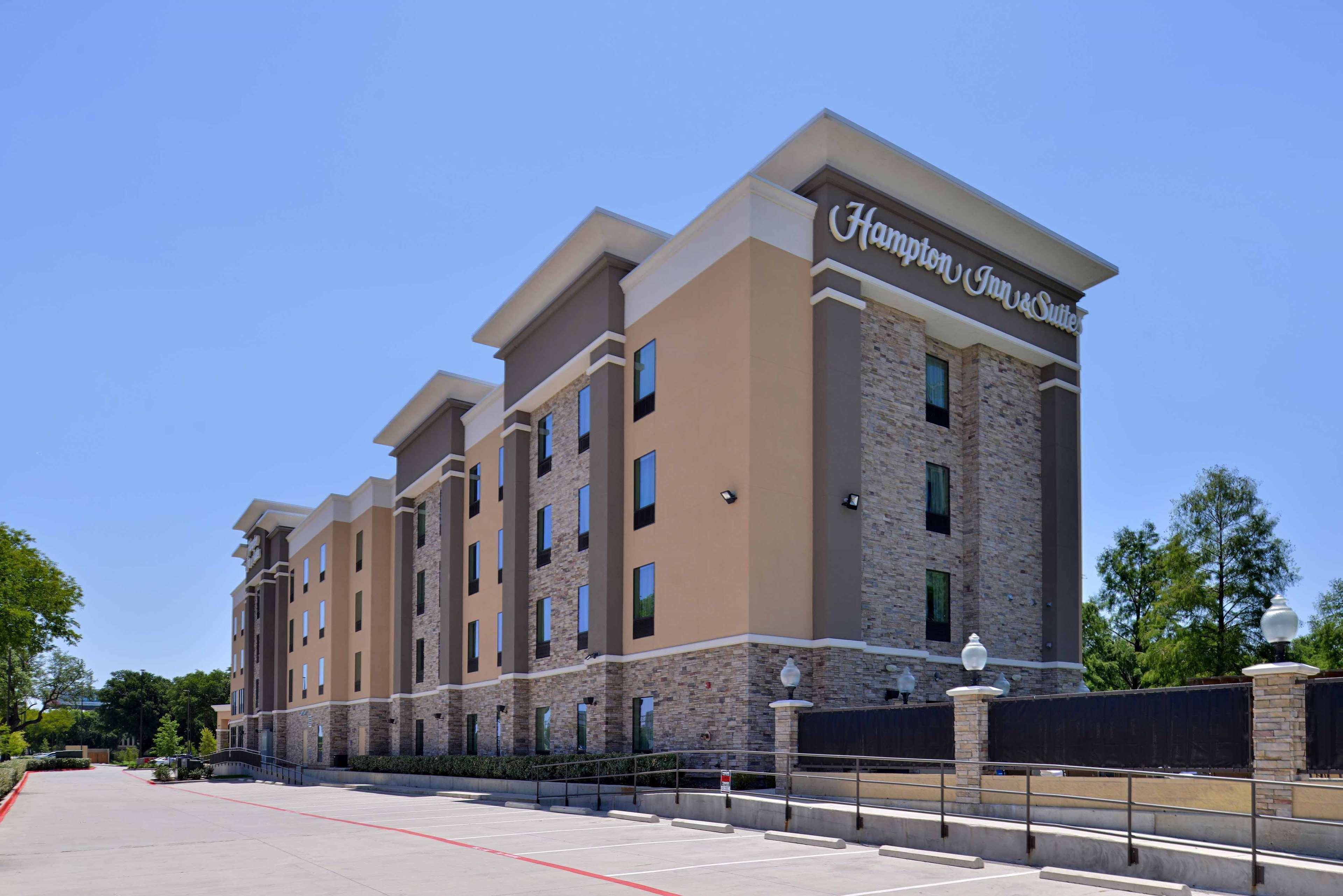 Hampton Inn & Suites Dallas Market Center Ngoại thất bức ảnh