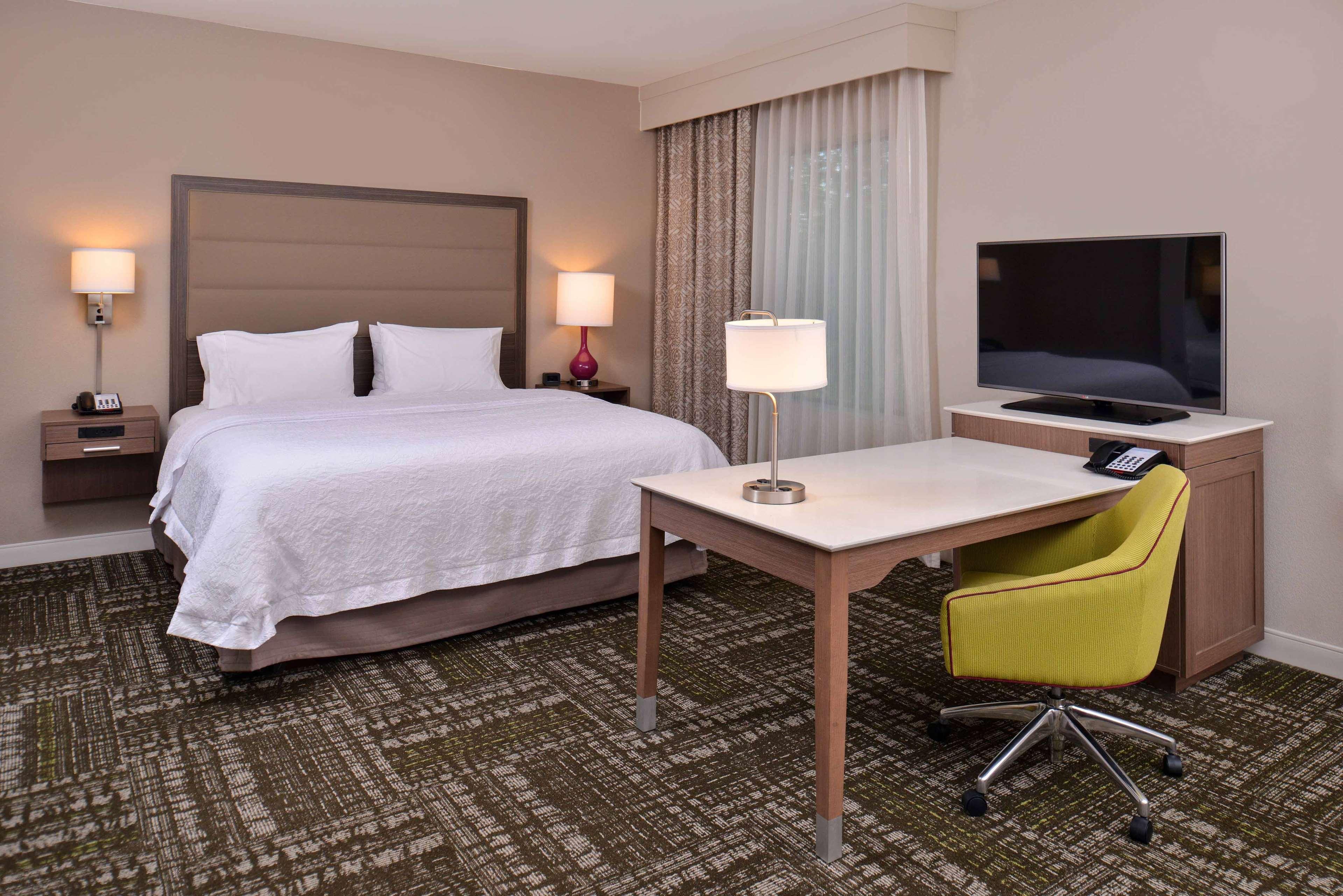 Hampton Inn & Suites Dallas Market Center Ngoại thất bức ảnh