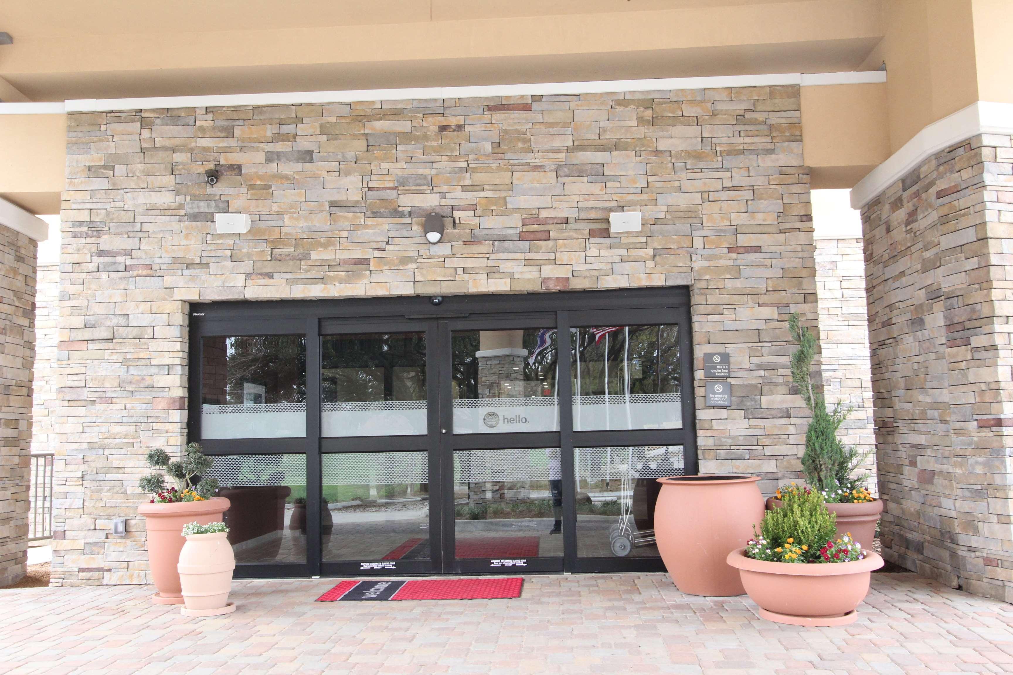 Hampton Inn & Suites Dallas Market Center Ngoại thất bức ảnh