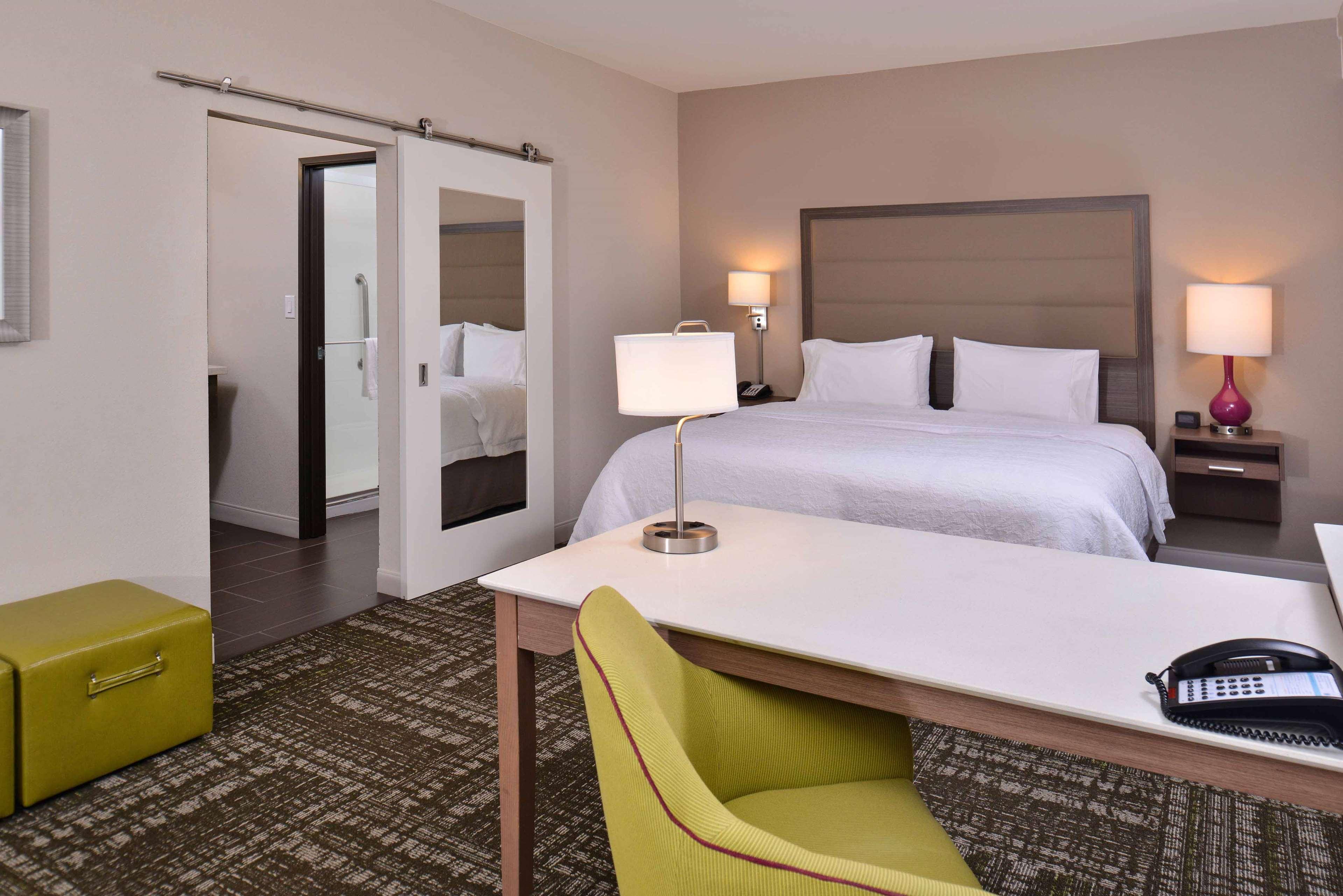 Hampton Inn & Suites Dallas Market Center Ngoại thất bức ảnh