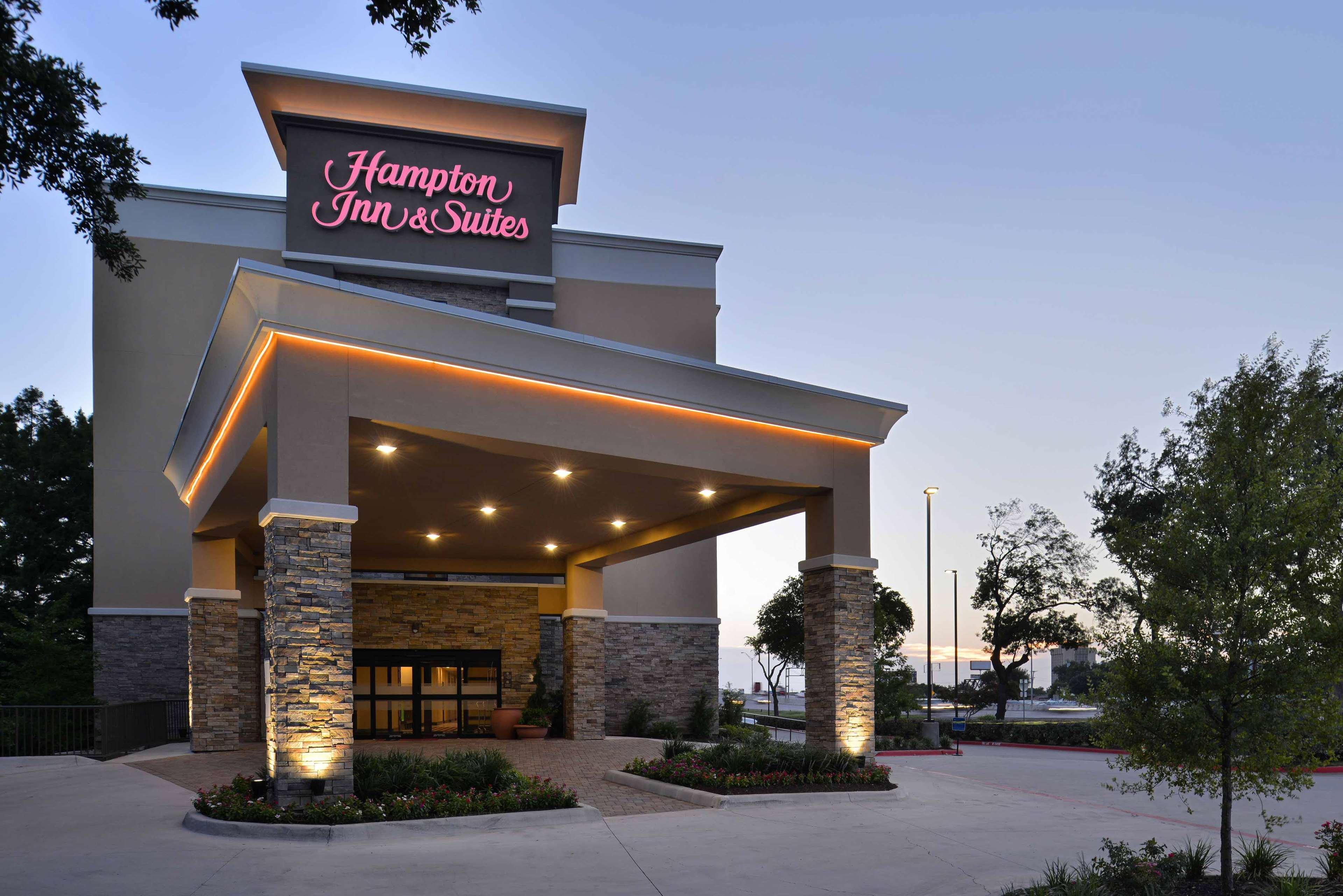 Hampton Inn & Suites Dallas Market Center Ngoại thất bức ảnh