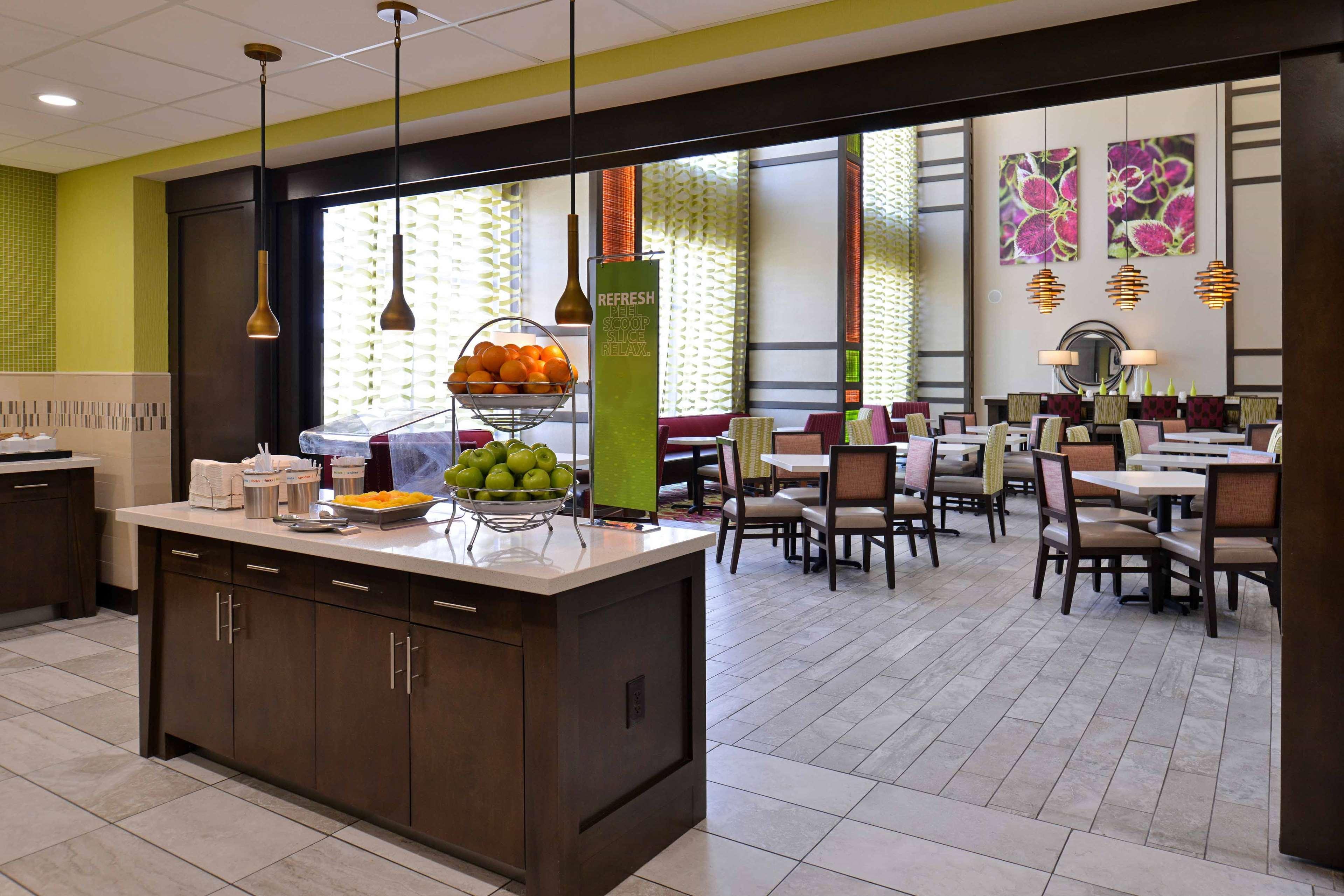 Hampton Inn & Suites Dallas Market Center Ngoại thất bức ảnh
