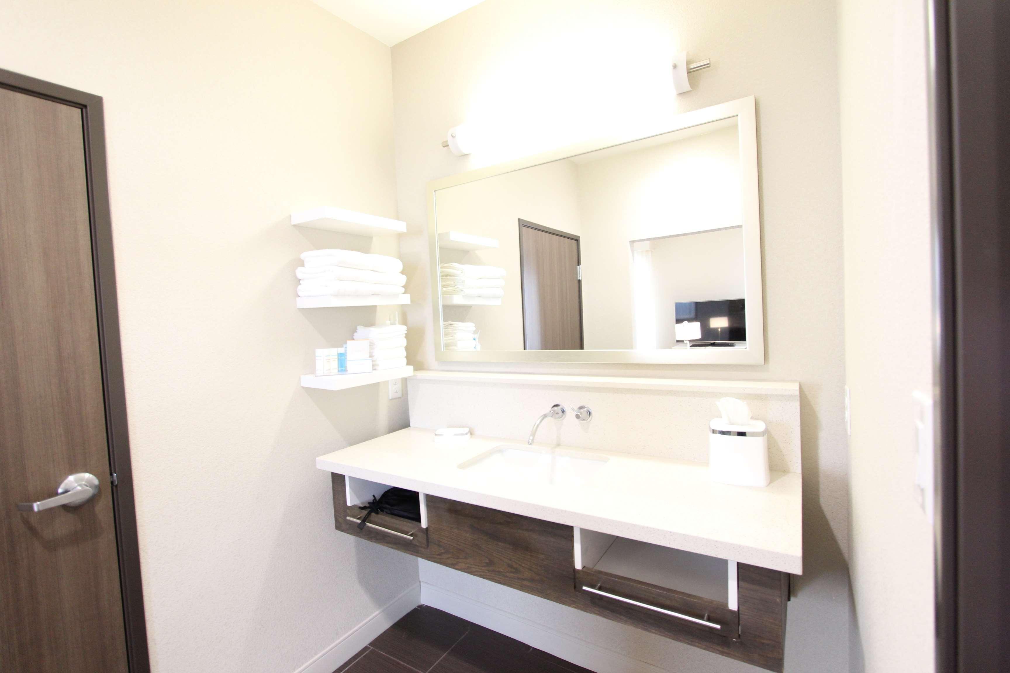 Hampton Inn & Suites Dallas Market Center Ngoại thất bức ảnh