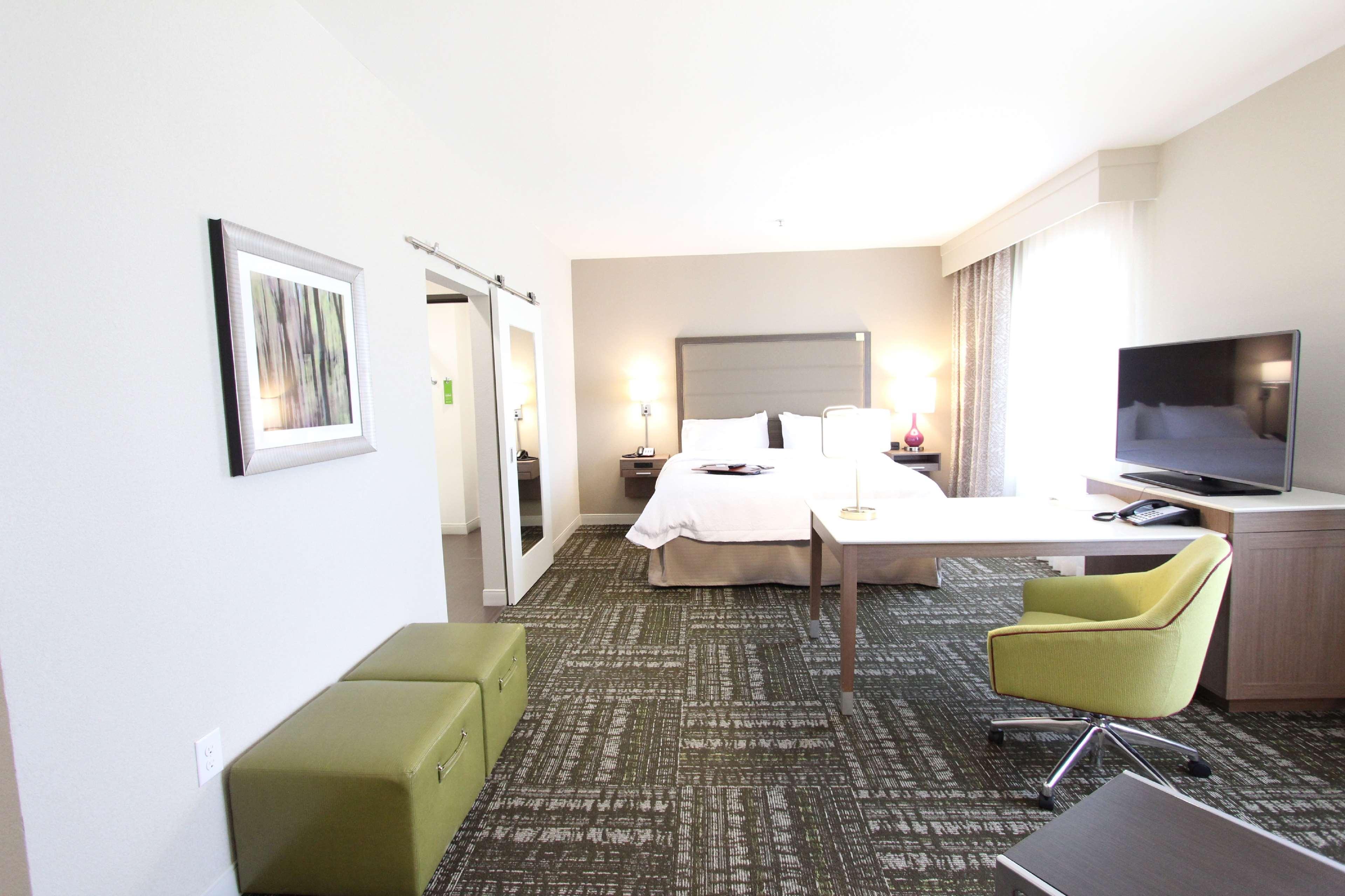 Hampton Inn & Suites Dallas Market Center Ngoại thất bức ảnh