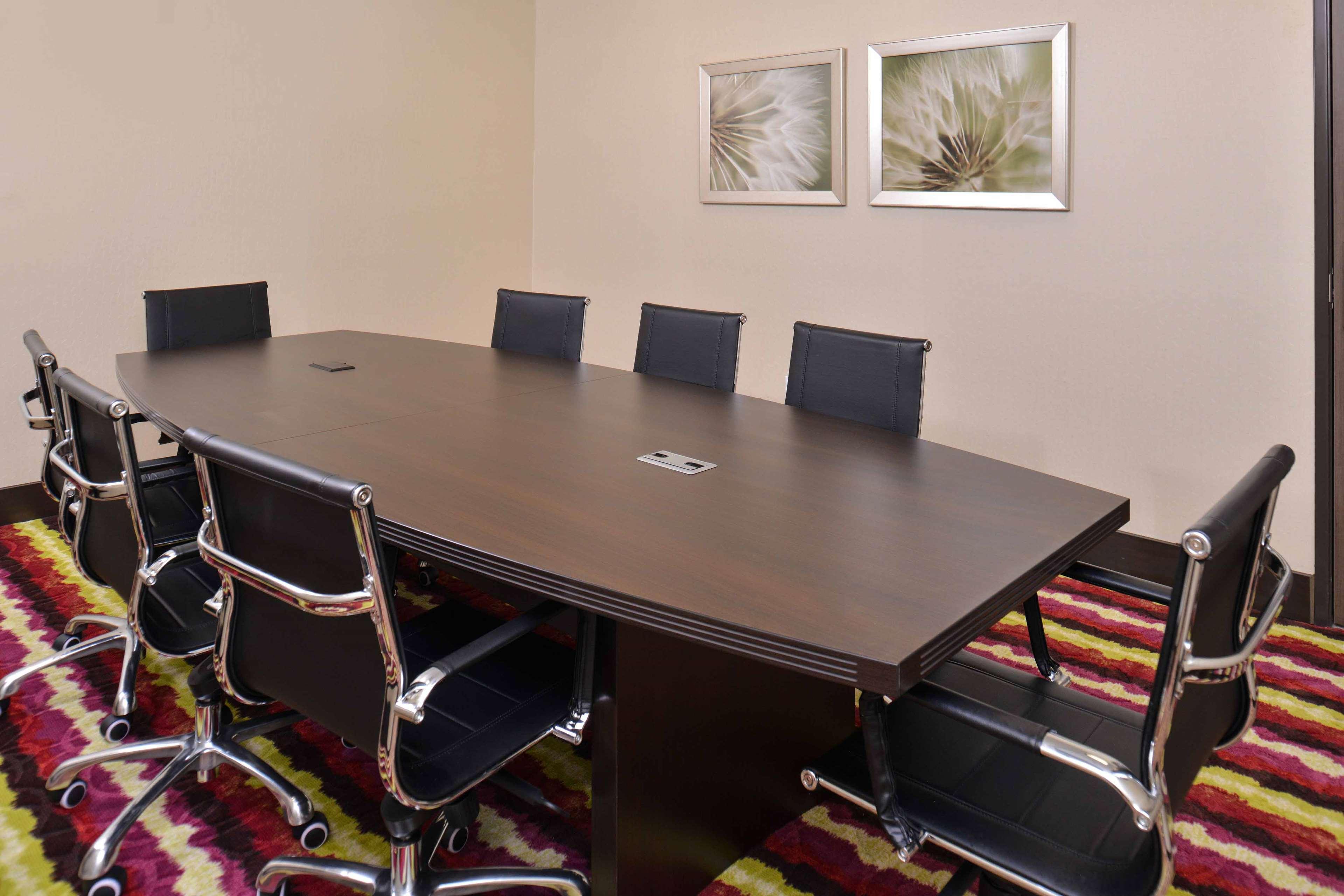 Hampton Inn & Suites Dallas Market Center Ngoại thất bức ảnh