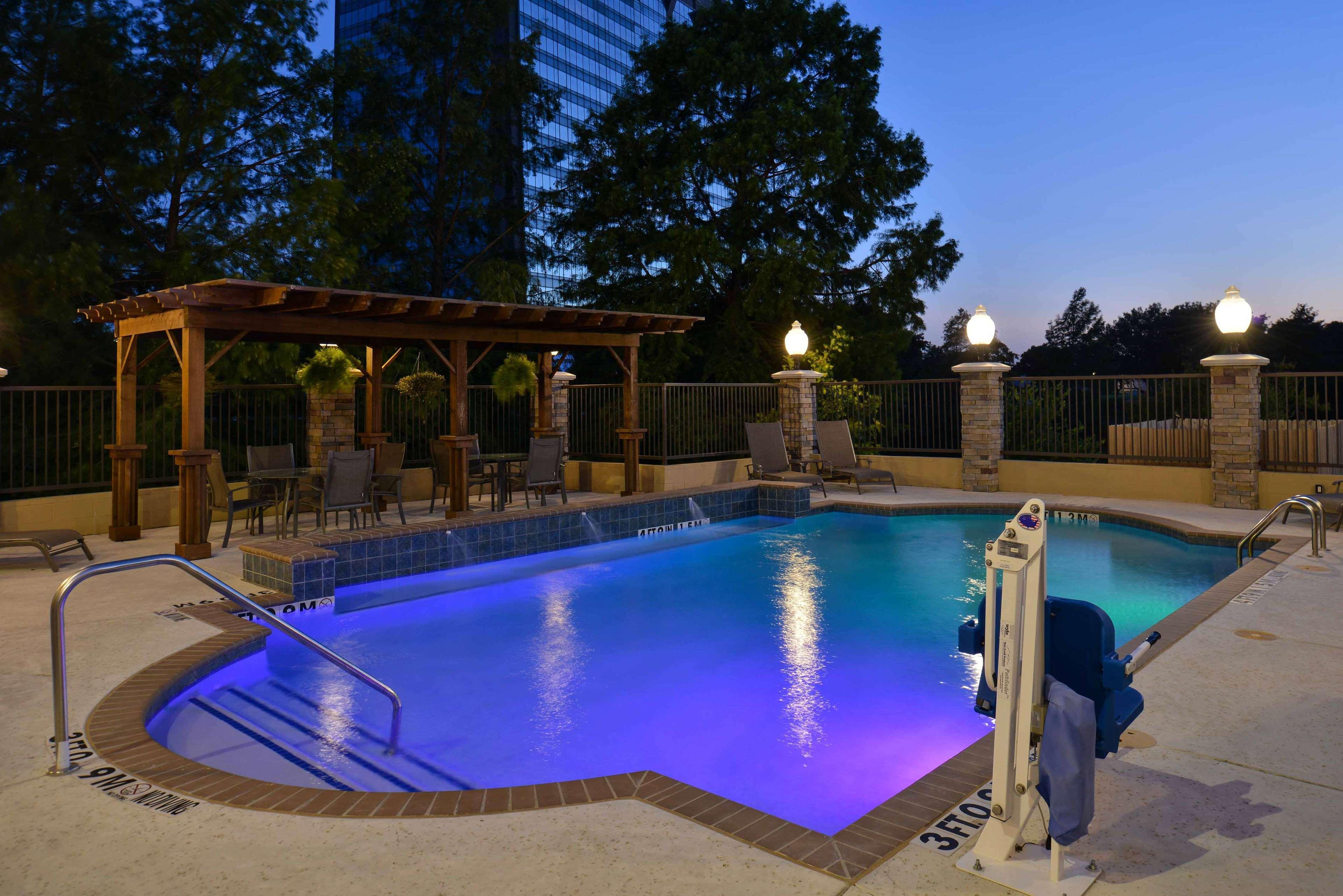 Hampton Inn & Suites Dallas Market Center Ngoại thất bức ảnh
