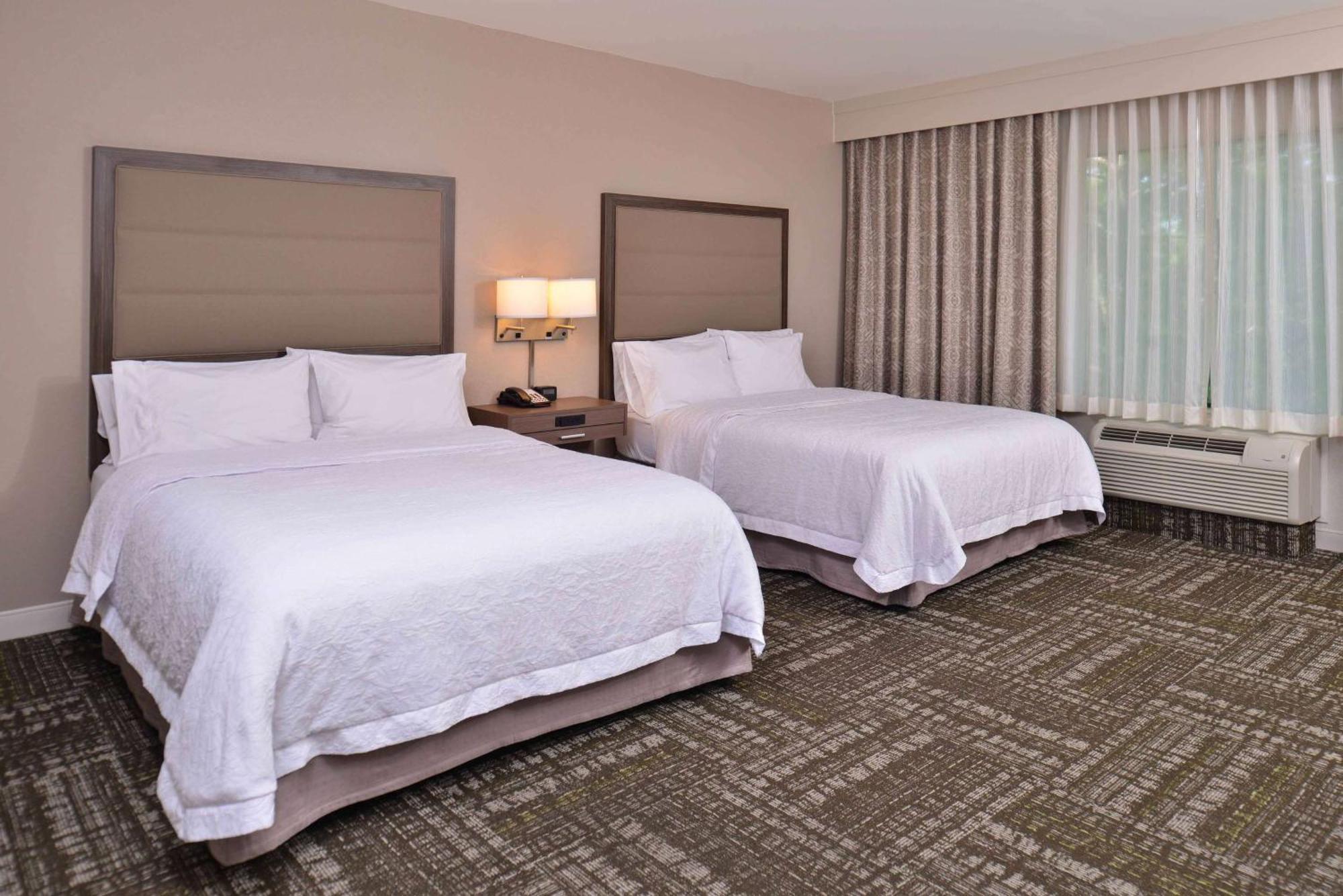 Hampton Inn & Suites Dallas Market Center Ngoại thất bức ảnh