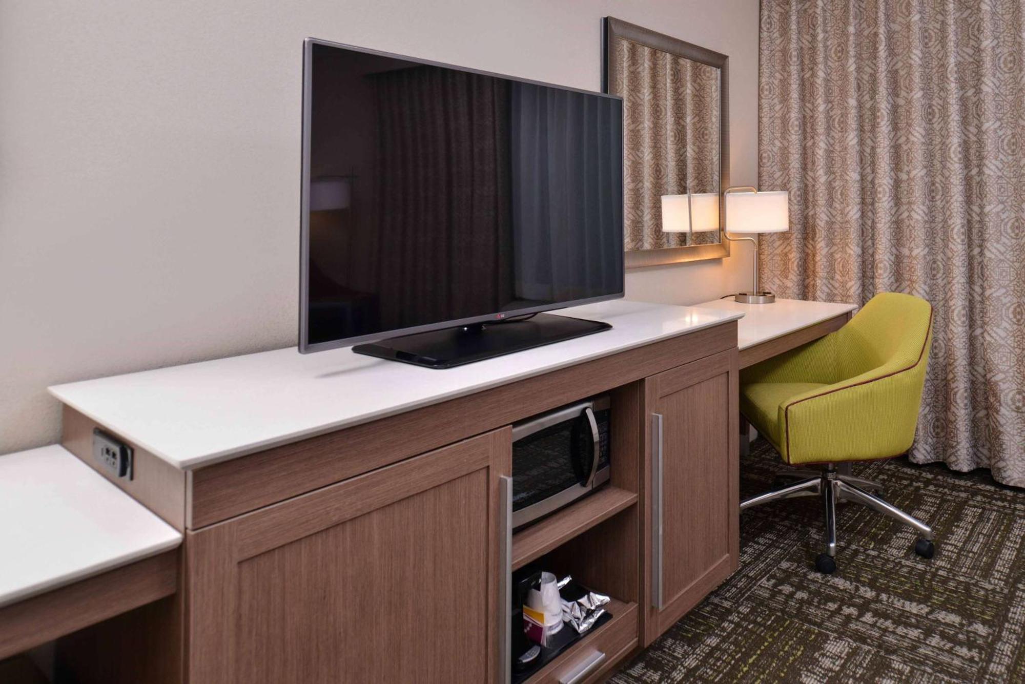 Hampton Inn & Suites Dallas Market Center Ngoại thất bức ảnh
