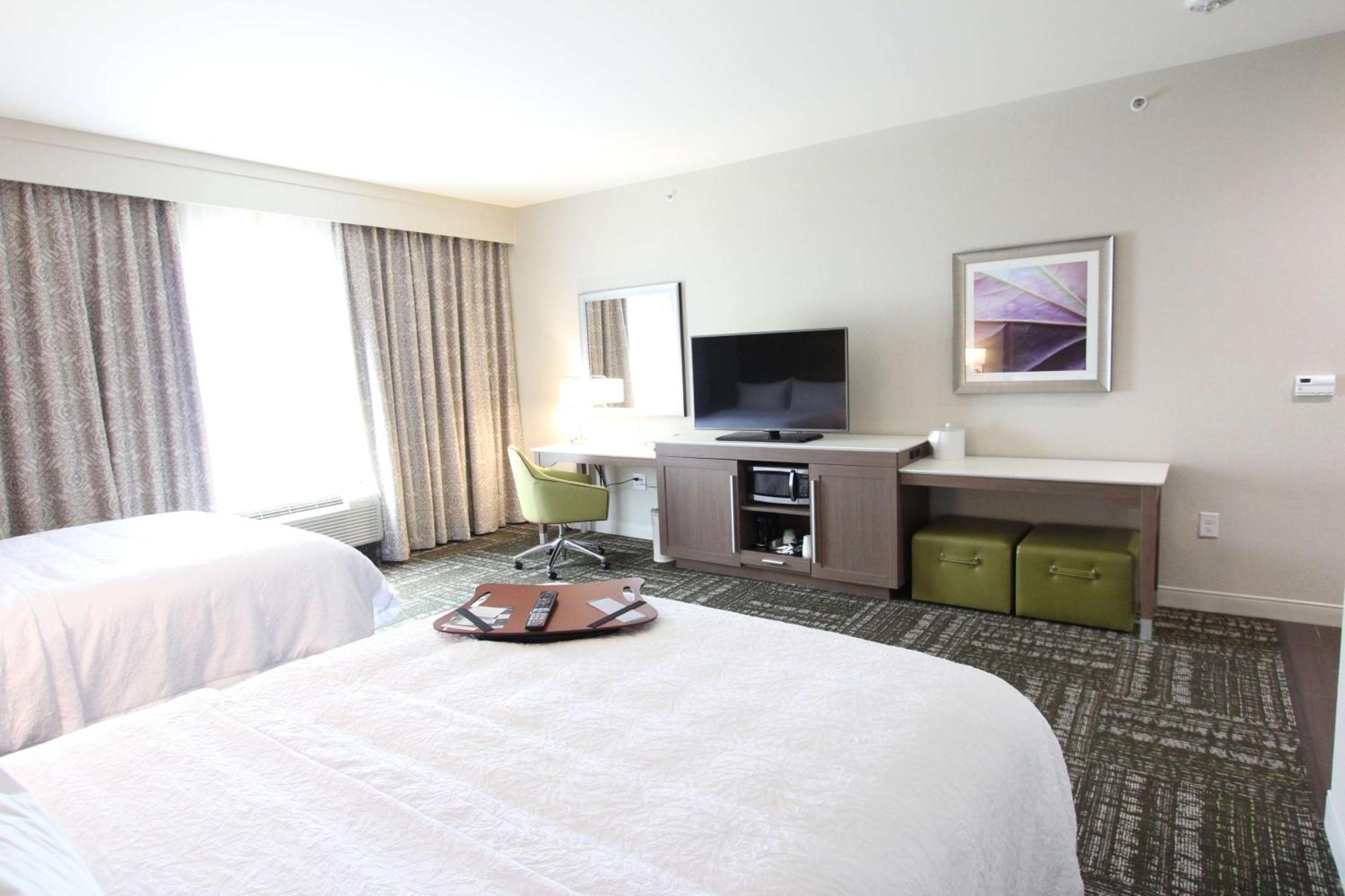Hampton Inn & Suites Dallas Market Center Ngoại thất bức ảnh