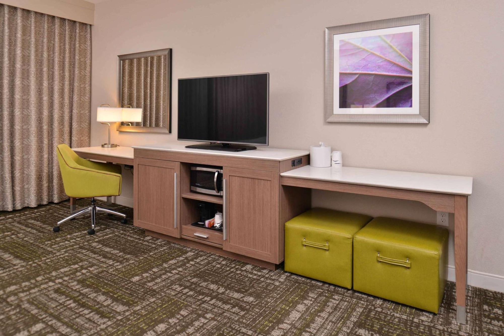 Hampton Inn & Suites Dallas Market Center Ngoại thất bức ảnh
